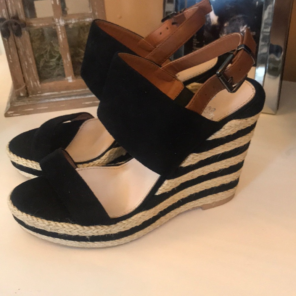 Adorable Black & cream wedges Size 9, suede on top